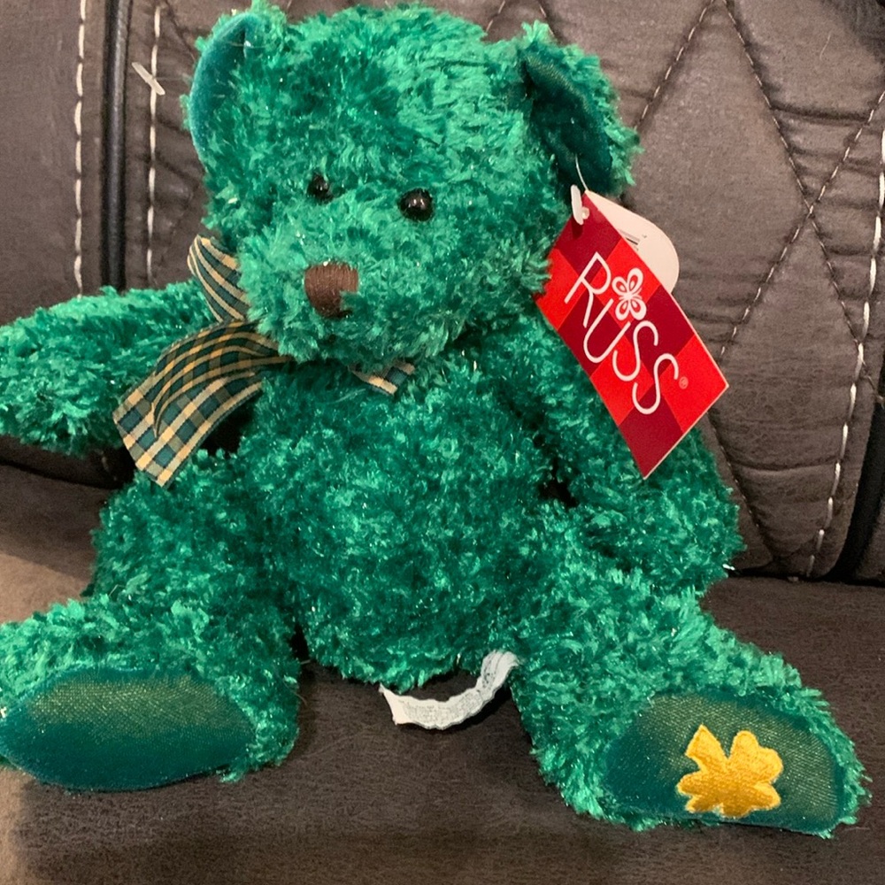 Russ green plush Celtic Blessing St Patrick’s bear w shamrock foot, sits 7” tall